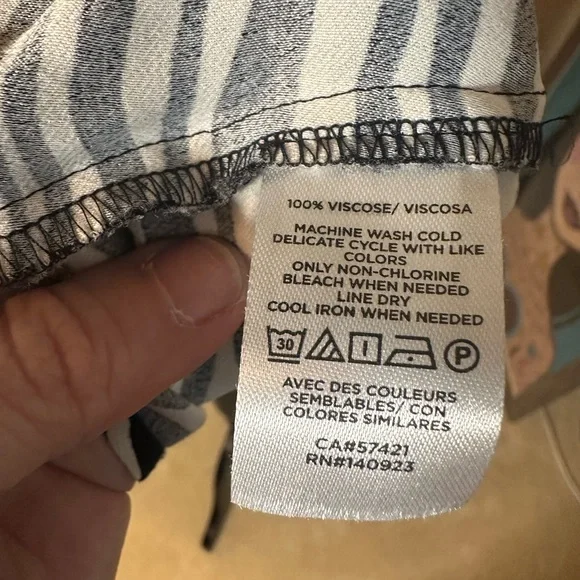 Loft Women's Short Puff Sleeve Top Zebra Print Blouse Crew Neck L - Picture 4 of 6